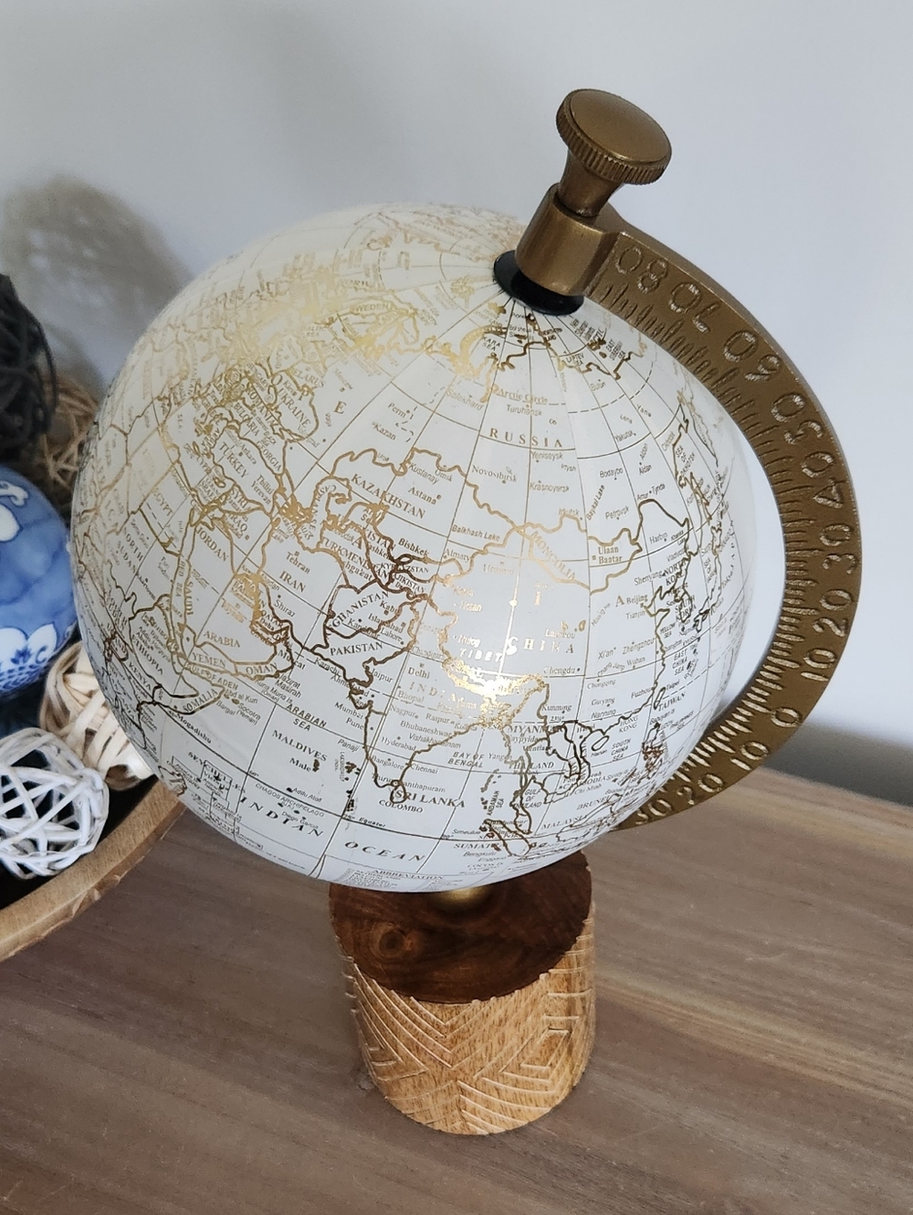 ​🌎 Elegant White & Gold Decorative Desktop Globe 15 Inches Tall Executive Look - Picture 8 of 16
